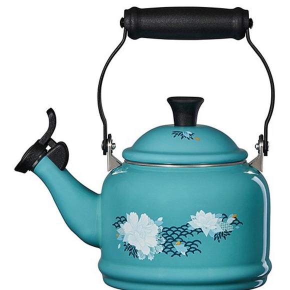 Le Creuset Tea Kettle Caribbean Blue with Lotus Detail - Picture 3 of 4